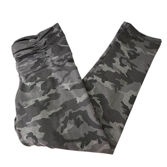 STRUT-THIS Midrise Cropped Leggings Gray Camo Print Size OS Small - Picture 1 of 7